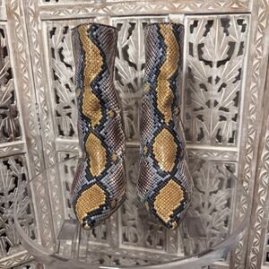 steve madden Trista Bootie boots Multicolor faux snakeprint pointy toe Size 8.5